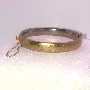 VTG Floral Etched Gold Tone Hinged Bangle w Safety Chain 7” - 2.2” Diameter